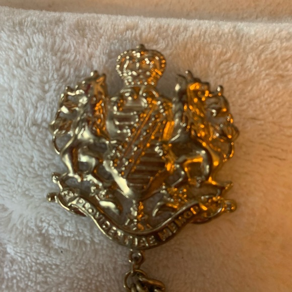Vintage Gold Tone Lion Crown Coat of Arms Key Chain Brooch 80s - Picture 3 of 9